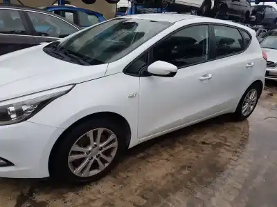 Veículo de Sucata kia cee´d attract do ano 2015 alimentado g4fa