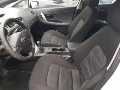 Veículo de Sucata kia cee´d attract do ano 2015 alimentado g4fa