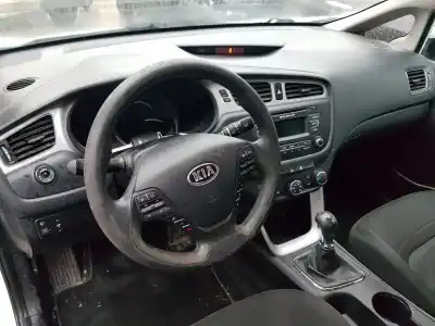 Veículo de Sucata kia cee´d attract do ano 2015 alimentado g4fa