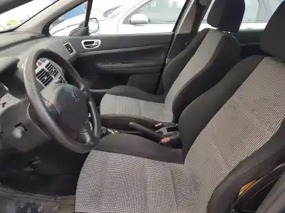 Sloopvoertuig peugeot 307 berlina (s2) x-line van het jaar 2006 aangedreven 9hx