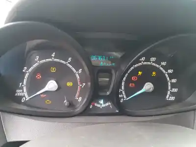 Veículo de Sucata ford transit courier ambiente do ano 2015 alimentado sfcd