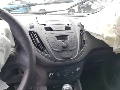 Veículo de Sucata ford transit courier ambiente do ano 2015 alimentado sfcd