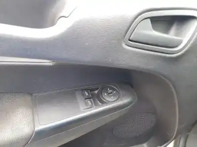 Veículo de Sucata ford transit courier ambiente do ano 2015 alimentado sfcd