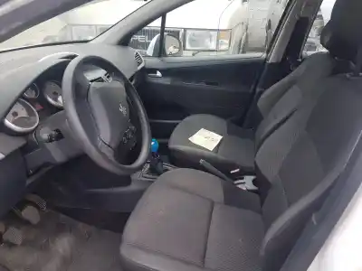 Veículo de Sucata peugeot 207 confort do ano 2011 alimentado kft o kf01