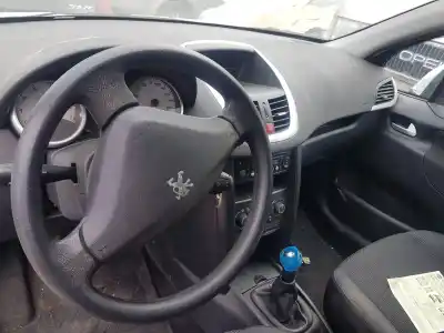 Veículo de Sucata peugeot 207 confort do ano 2011 alimentado kft o kf01