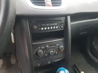 Veículo de Sucata peugeot 207 confort do ano 2011 alimentado kft o kf01