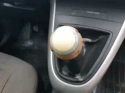 Veicolo di demolizione toyota verso comfort dell'anno 2011 alimentato 1ad