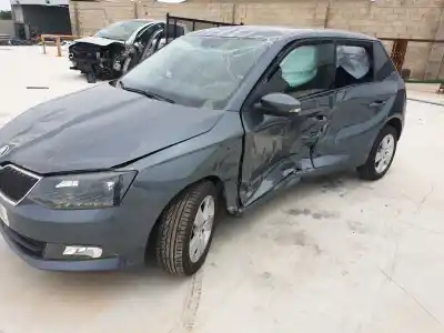 Veículo de Sucata skoda fabia business do ano 2016 alimentado chy