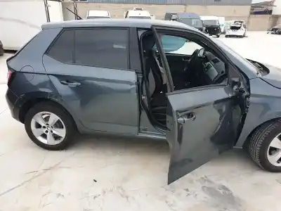 Veículo de Sucata skoda fabia business do ano 2016 alimentado chy