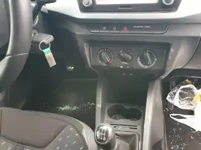 Veículo de Sucata skoda fabia business do ano 2016 alimentado chy