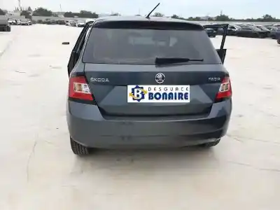 Veículo de Sucata skoda fabia business do ano 2016 alimentado chy