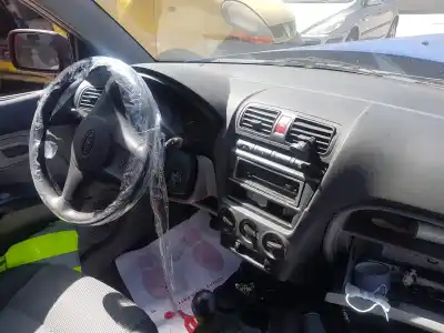 Veicolo di demolizione kia picanto 1.0 lx dell'anno 2004 alimentato g4he