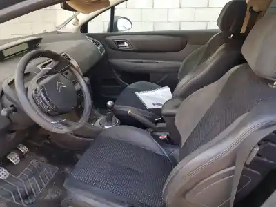 Vehicul casat citroen c4 coupe vts al anului 2006 alimentat rhr