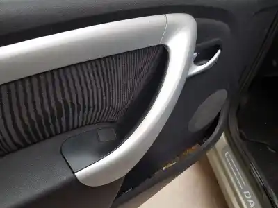 Veicolo di demolizione dacia sandero básico dell'anno 2016 alimentato k7ja7