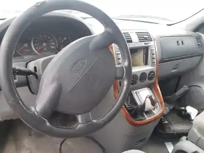 Véhicule à la ferraille kia carnival ii 2.9 cdri ex de l'année 2014 alimenté j3