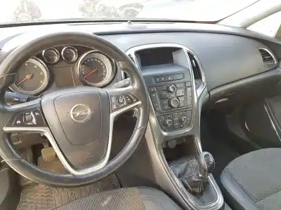 Vehicul casat opel astra j lim. cosmo al anului 2010 alimentat a17dtj
