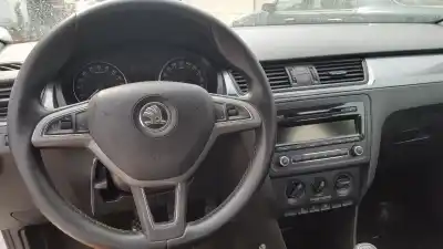 Здавання транспортного засобу skoda rapid (nh) (07.2012->) 1.6 active [1.6 ltr. - 77 kw tdi dpf] року 2015 потужний cay