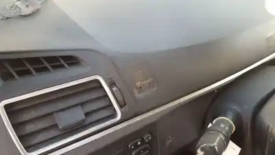 Veículo de Sucata toyota verso active do ano 2013 alimentado 2zr