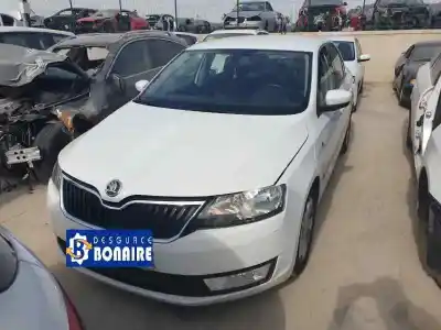 Vehículo de desguace SKODA RAPID Elegance del año 2014 con motor CAY