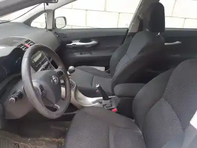 Véhicule à la ferraille toyota auris active de l'année 2011 alimenté 1nd