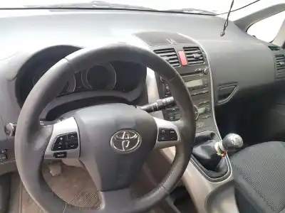 Véhicule à la ferraille toyota auris active de l'année 2011 alimenté 1nd