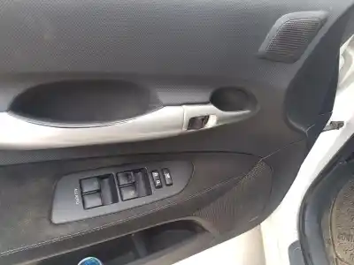 Véhicule à la ferraille toyota auris active de l'année 2011 alimenté 1nd