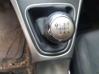 Véhicule à la ferraille toyota auris active de l'année 2011 alimenté 1nd