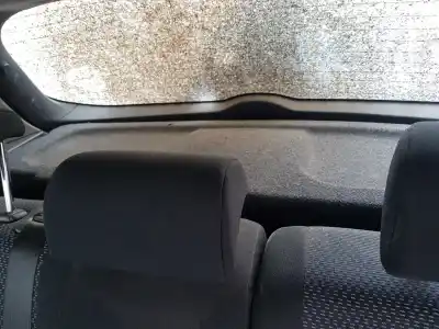 Véhicule à la ferraille toyota auris active de l'année 2011 alimenté 1nd