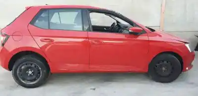 Veículo de Sucata skoda fabia active do ano 2014 alimentado chy