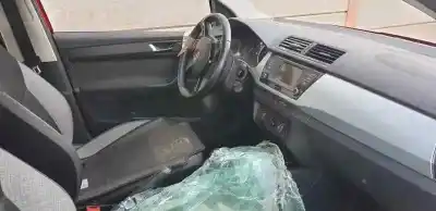 Veículo de Sucata skoda fabia active do ano 2014 alimentado chy