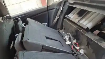 Veículo de Sucata citroen c5 berlina 2.0 hdi fap do ano 2012 alimentado rh01