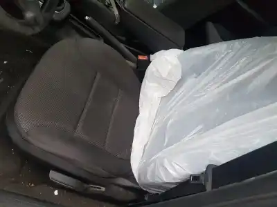 Здавання транспортного засобу audi a3 (8l) 1.6 ambiente року 2002 потужний avu