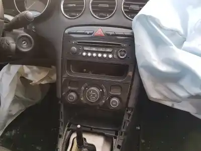 Veículo de Sucata peugeot 308 access do ano 2008 alimentado 5fw