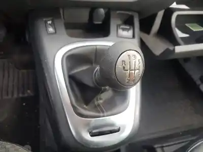 Scrapping Vehicle renault scenic iii grand dynamique of the year 2014 powered r9m402