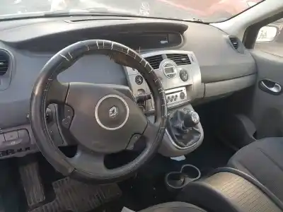 Veículo de Sucata renault scenic ii emotion do ano 2008 alimentado f9q l8