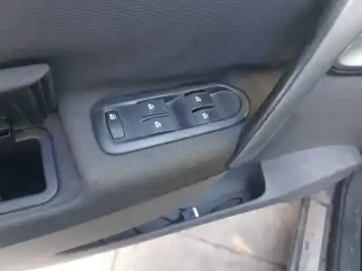 Veículo de Sucata renault scenic ii emotion do ano 2008 alimentado f9q l8