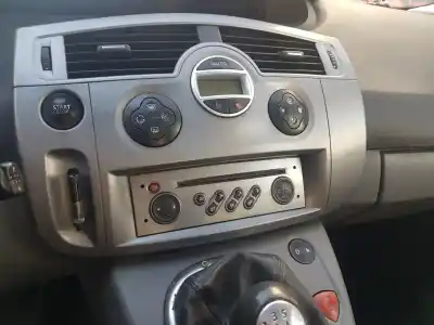 Veículo de Sucata renault scenic ii emotion do ano 2008 alimentado f9q l8