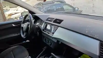 Veículo de Sucata skoda fabia active do ano 2019 alimentado dkl