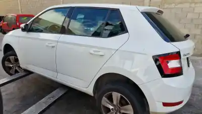 Veículo de Sucata skoda fabia active do ano 2019 alimentado dkl