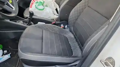 Veículo de Sucata skoda fabia active do ano 2019 alimentado dkl