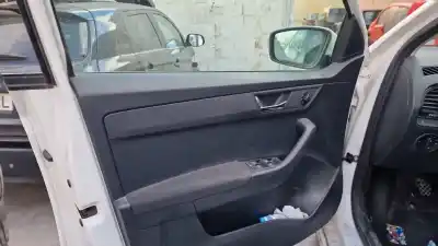 Veículo de Sucata skoda fabia active do ano 2019 alimentado dkl