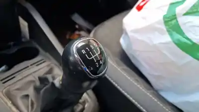 Veículo de Sucata skoda fabia active do ano 2019 alimentado dkl