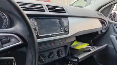 Veículo de Sucata skoda fabia active do ano 2019 alimentado dkl