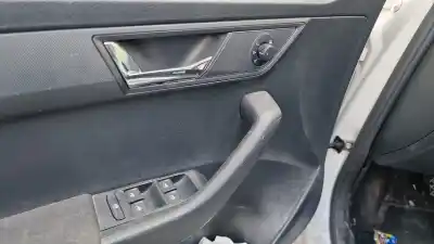 Veículo de Sucata skoda fabia active do ano 2019 alimentado dkl