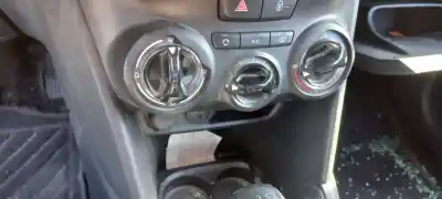 Veicolo di demolizione peugeot 208 style dell'anno 2017 alimentato bh02