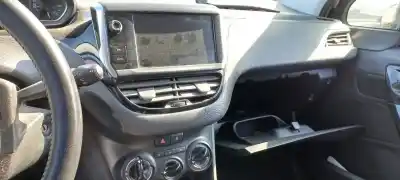 Veicolo di demolizione peugeot 208 style dell'anno 2017 alimentato bh02