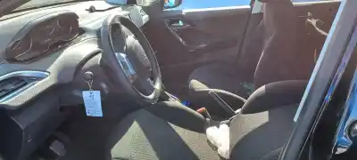 Veicolo di demolizione peugeot 208 style dell'anno 2017 alimentato bh02