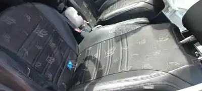 Sloopvoertuig peugeot 5008 access van het jaar 2015 aangedreven bh01