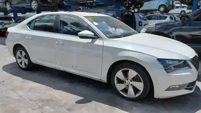 Veículo de Sucata skoda superb (3v3) active do ano 2015 alimentado crl