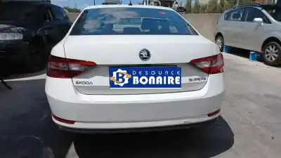 Veículo de Sucata skoda superb (3v3) active do ano 2015 alimentado crl
